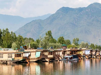 Best-Places-to-Visit-in-Kashmir-Dal-Lake-scaled